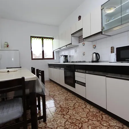Apartman Rosanna 2 *